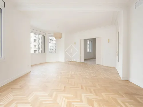 5 Bedrooms Apartment in balmes