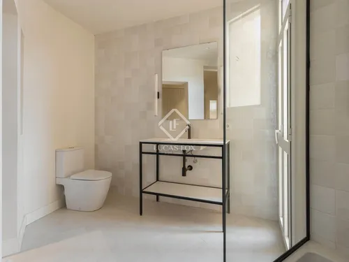 5 Bedrooms Apartment in balmes