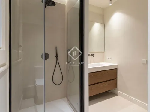 5 Bedrooms Apartment in balmes