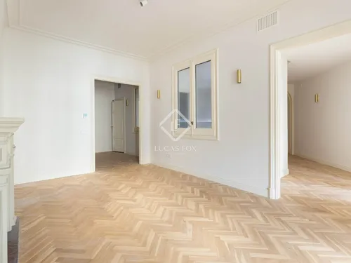5 Bedrooms Apartment in balmes