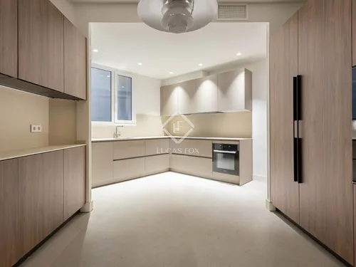 5 Bedrooms Apartment in balmes