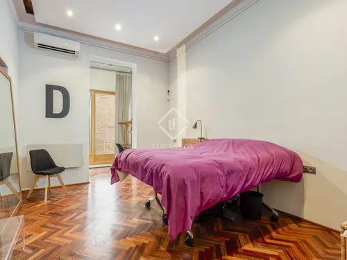2 Bedrooms Apartment in Rosselló