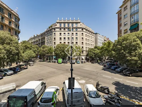 2 Bedrooms Apartment in Rosselló