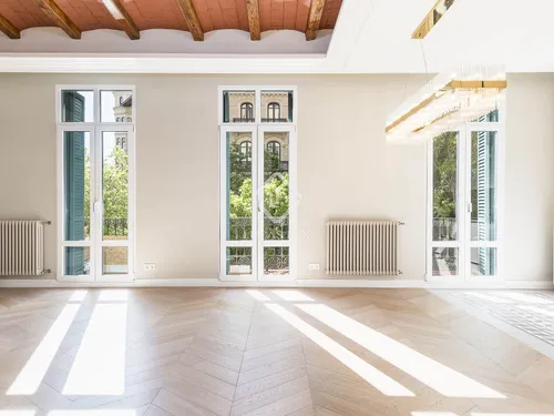 Stunning corner apartment for sale in Eixample Right, Barcelona