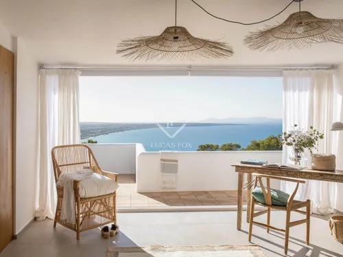 6 Bedrooms House / Villa in La Mola km 15 Venda des Monestir