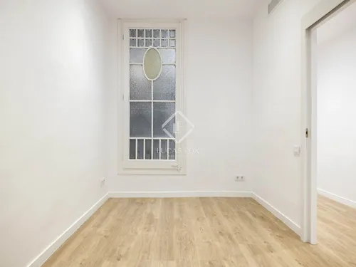 5 Bedrooms Apartment in Consell de Cent