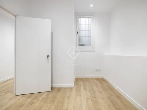 5 Bedrooms Apartment in Consell de Cent