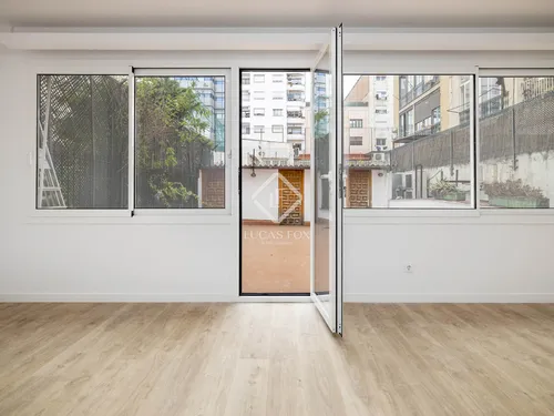 5 Bedrooms Apartment in Consell de Cent