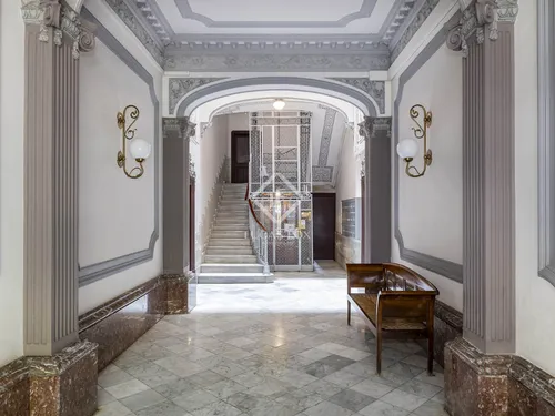 5 Bedrooms Apartment in Consell de Cent