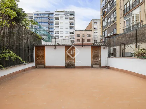 5 Bedrooms Apartment in Consell de Cent