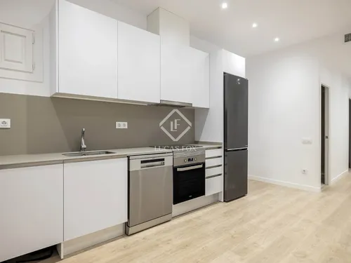 5 Bedrooms Apartment in Consell de Cent