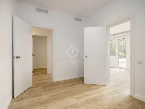 5 Bedrooms Apartment in Consell de Cent