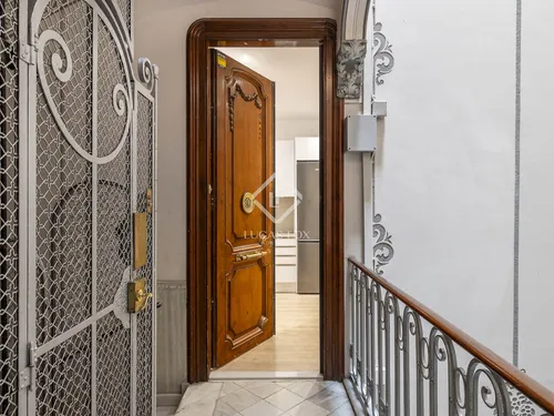 5 Bedrooms Apartment in Consell de Cent