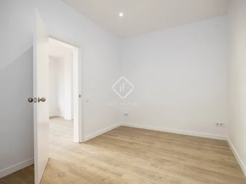 5 Bedrooms Apartment in Consell de Cent