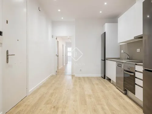 5 Bedrooms Apartment in Consell de Cent