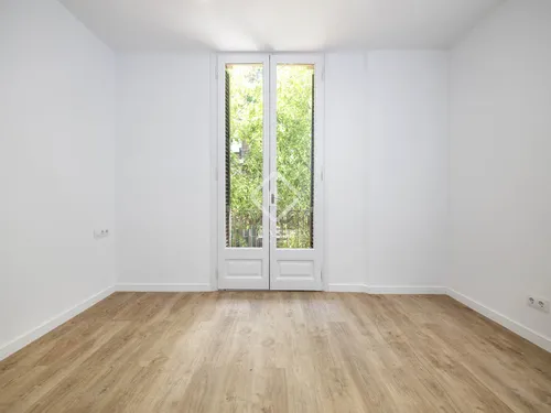 5 Bedrooms Apartment in Consell de Cent