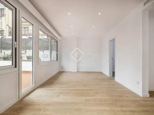 5 Bedrooms Apartment in Consell de Cent