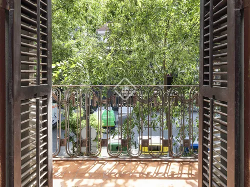 5 Bedrooms Apartment in Consell de Cent