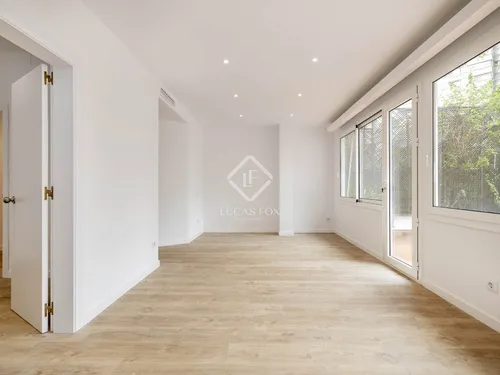 5 Bedrooms Apartment in Consell de Cent