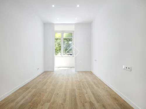 5 Bedrooms Apartment in Consell de Cent