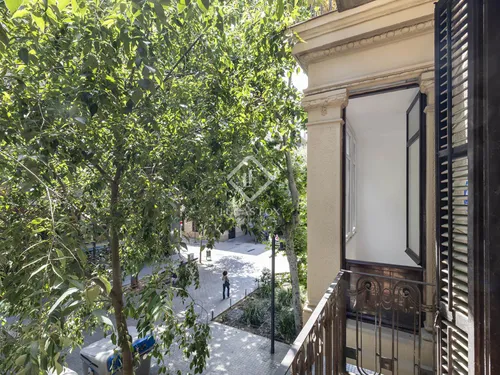 5 Bedrooms Apartment in Consell de Cent