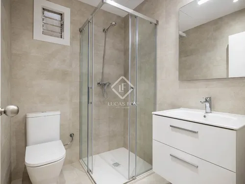 5 Bedrooms Apartment in Consell de Cent