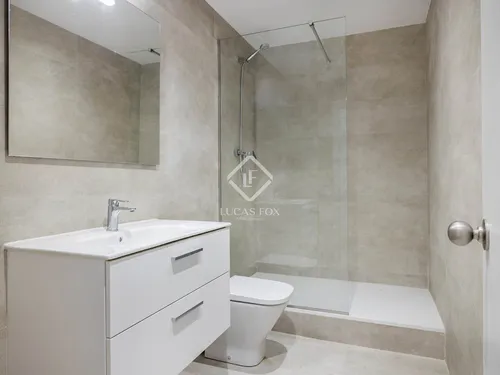 5 Bedrooms Apartment in Consell de Cent