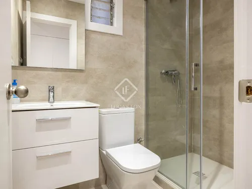 5 Bedrooms Apartment in Consell de Cent