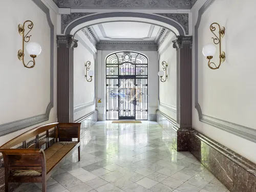 5 Bedrooms Apartment in Consell de Cent