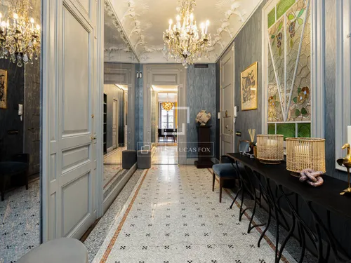 Excellent 4 Bedroom apartment with 184m² terrace for sale in Eixample Left