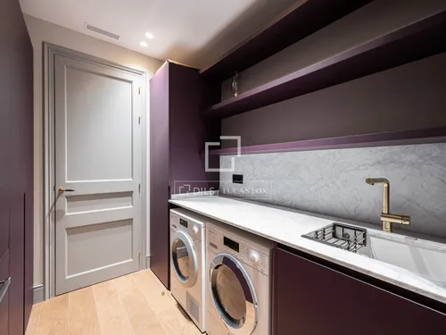 4 Bedrooms Apartment in Provenza