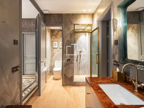 4 Bedrooms Apartment in Provenza