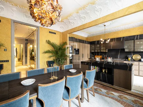 4 Bedrooms Apartment in Provenza