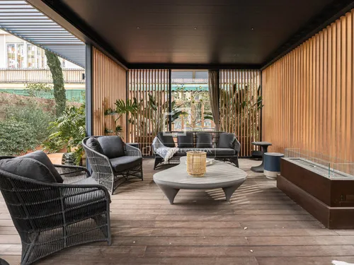 4 Bedrooms Apartment in Provenza