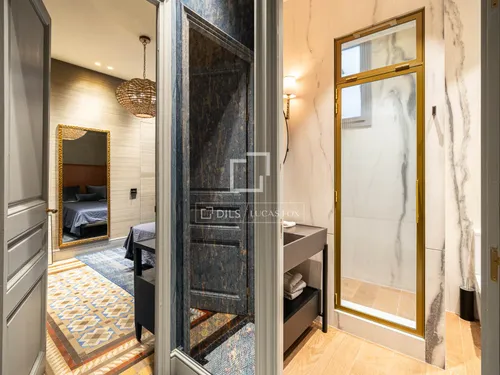 4 Bedrooms Apartment in Provenza