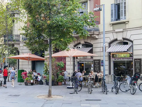 3 Bedrooms Apartment in Enric Granados