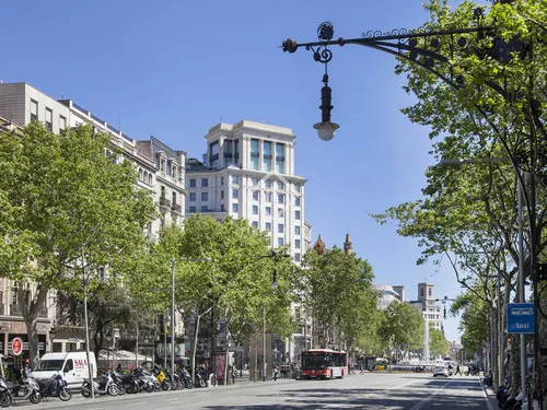 4 Bedrooms Apartment in Roger de Lluria