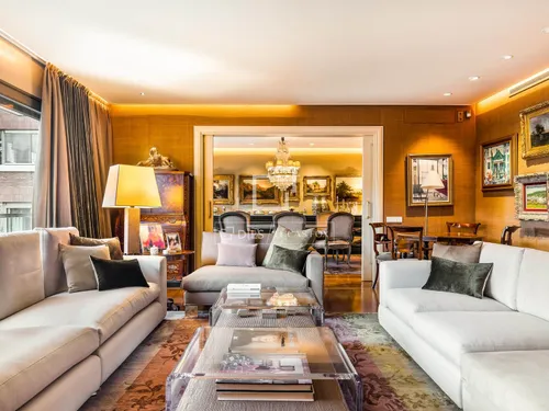 Exclusive elegant apartment for sale in unique building in Tres Torres