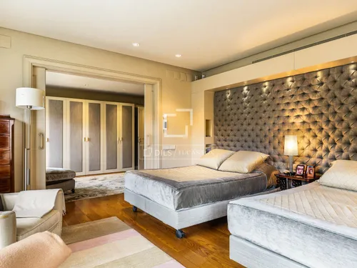 5 Bedrooms Apartment in Doctor Roux