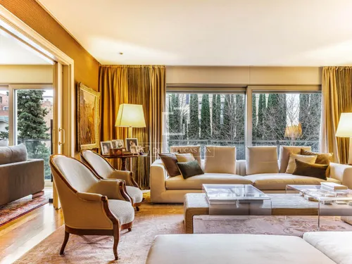 5 Bedrooms Apartment in Doctor Roux