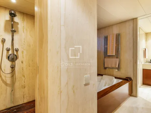 5 Bedrooms Apartment in Doctor Roux