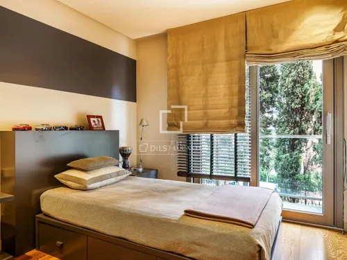 5 Bedrooms Apartment in Doctor Roux