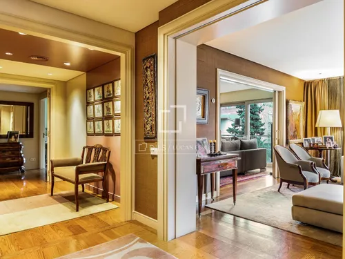 5 Bedrooms Apartment in Doctor Roux