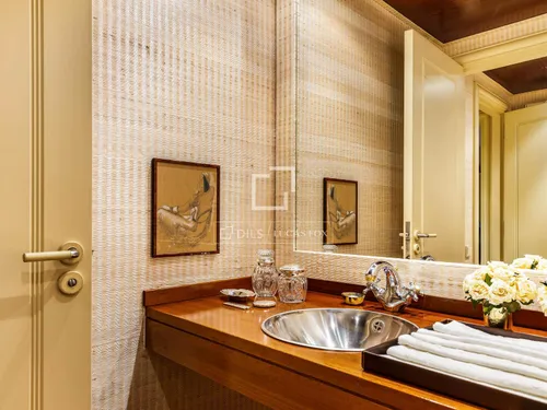 5 Bedrooms Apartment in Doctor Roux