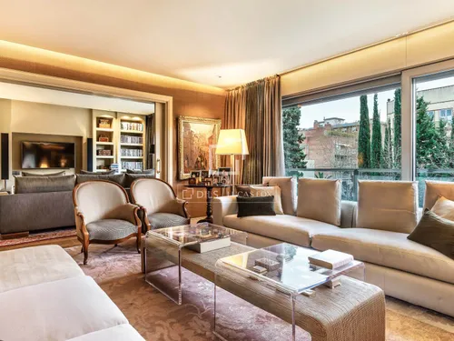 5 Bedrooms Apartment in Doctor Roux