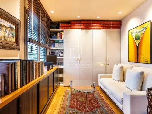 5 Bedrooms Apartment in Doctor Roux