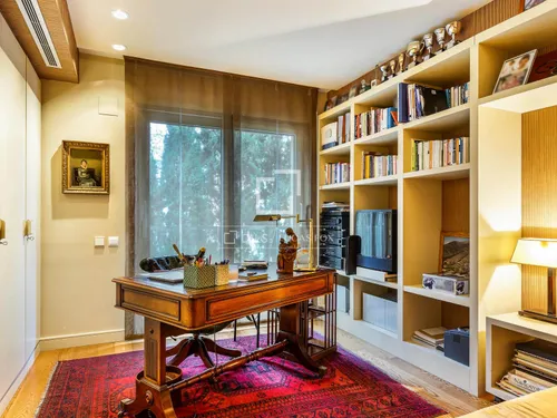 5 Bedrooms Apartment in Doctor Roux