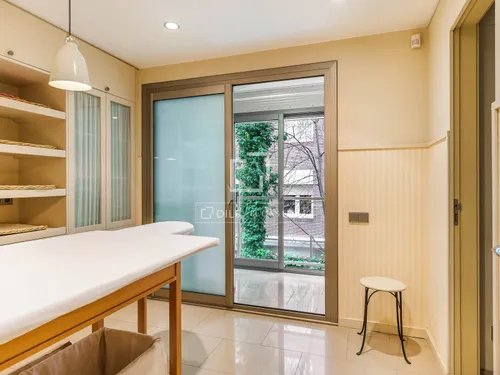 5 Bedrooms Apartment in Doctor Roux