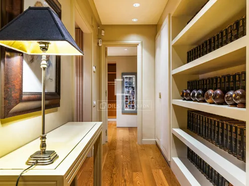 5 Bedrooms Apartment in Doctor Roux