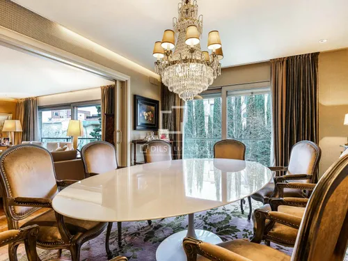 5 Bedrooms Apartment in Doctor Roux